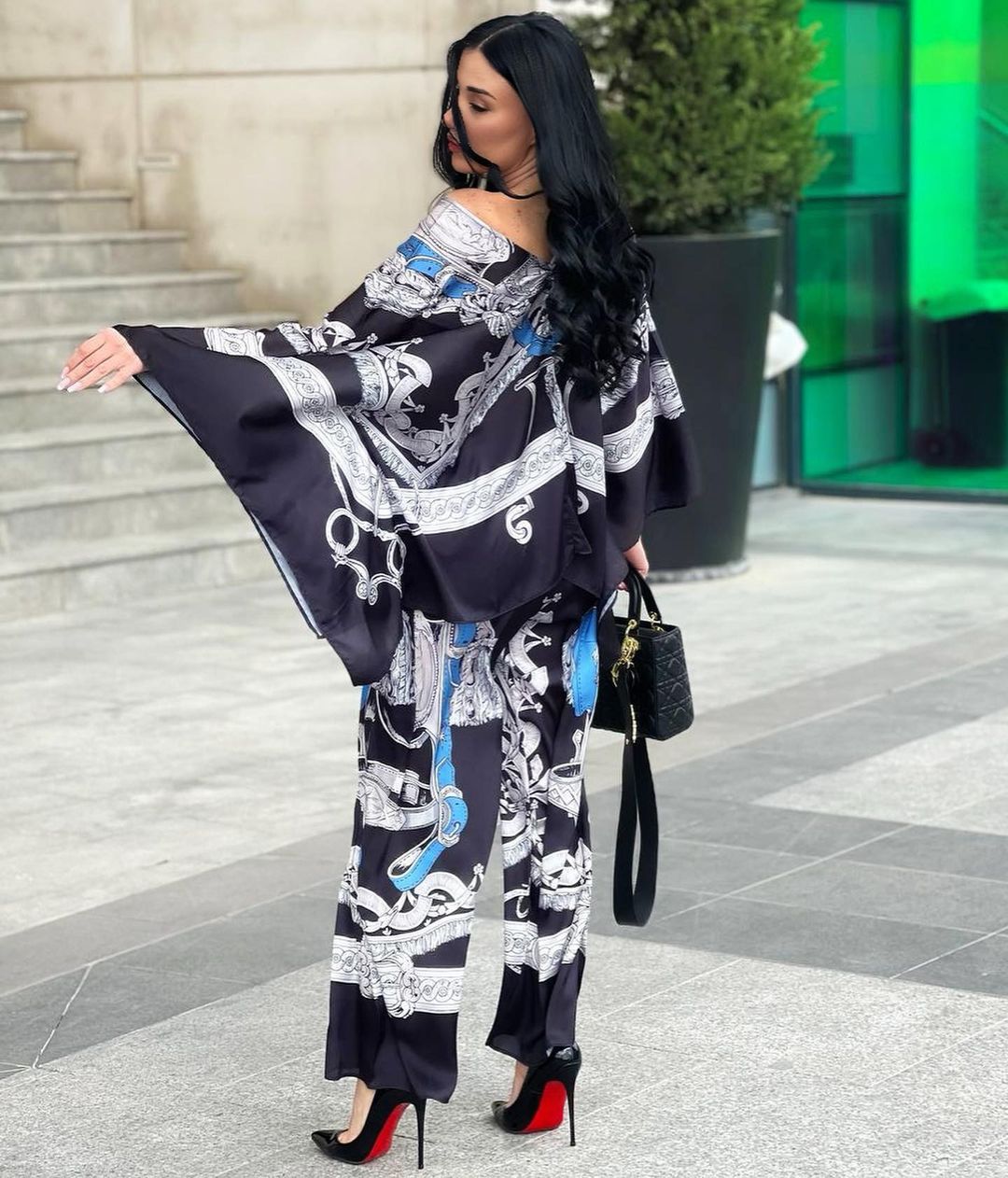 Completo in seta in nero