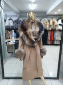 ABRIGO DE CASHMERE DE PIEL DE MAPACHE