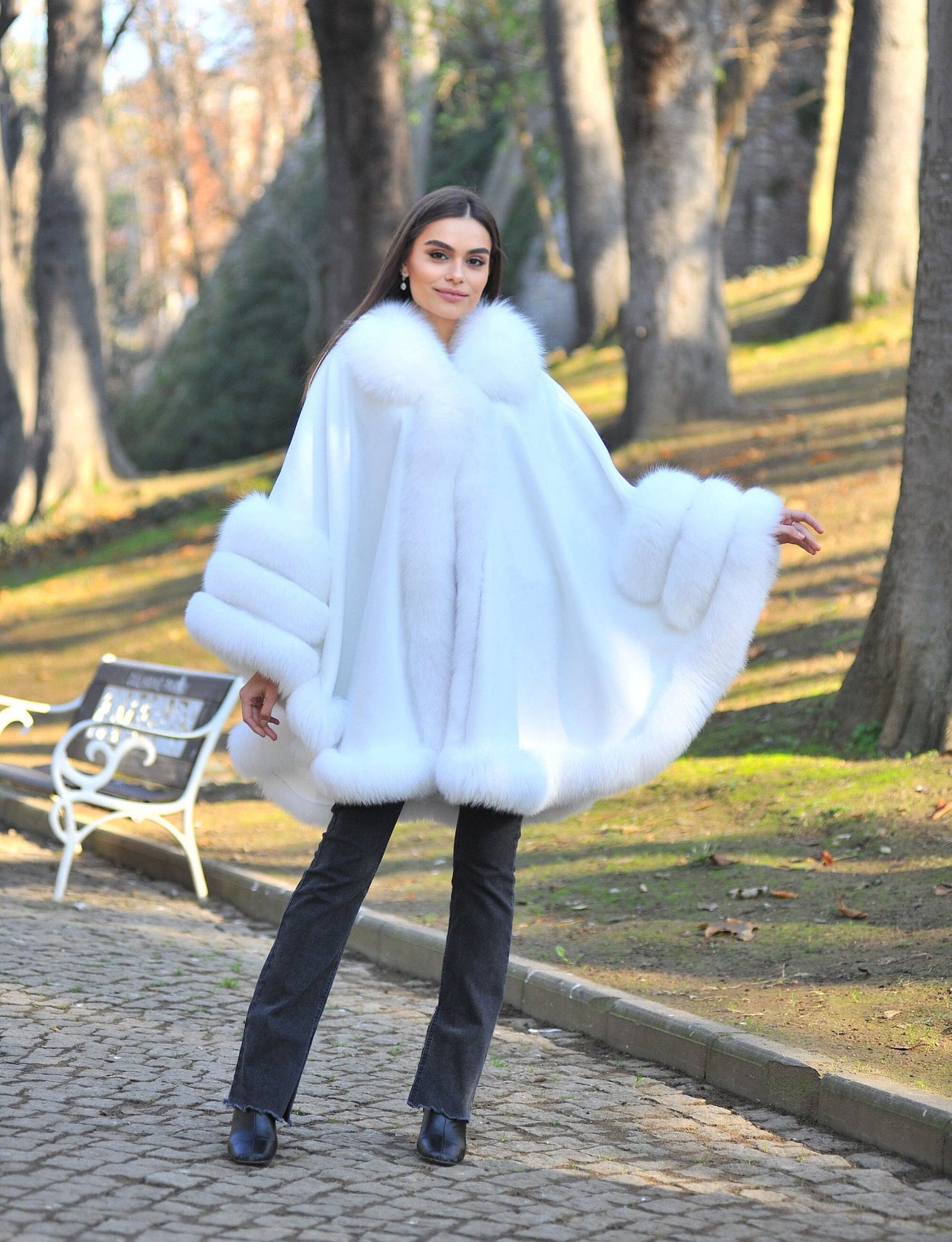 FOX FUR CASHMERE PONCHO IN WHITE