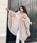 PONCHO DE CASHMERE DE PELO DE ZORRO EN BEIGE