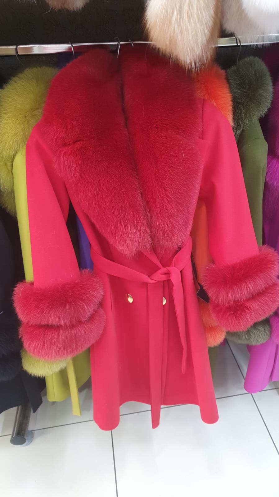 CAPPOTTO IN CASHMERE IN PELLICCIA DI VOLPE ROSA CHIARO